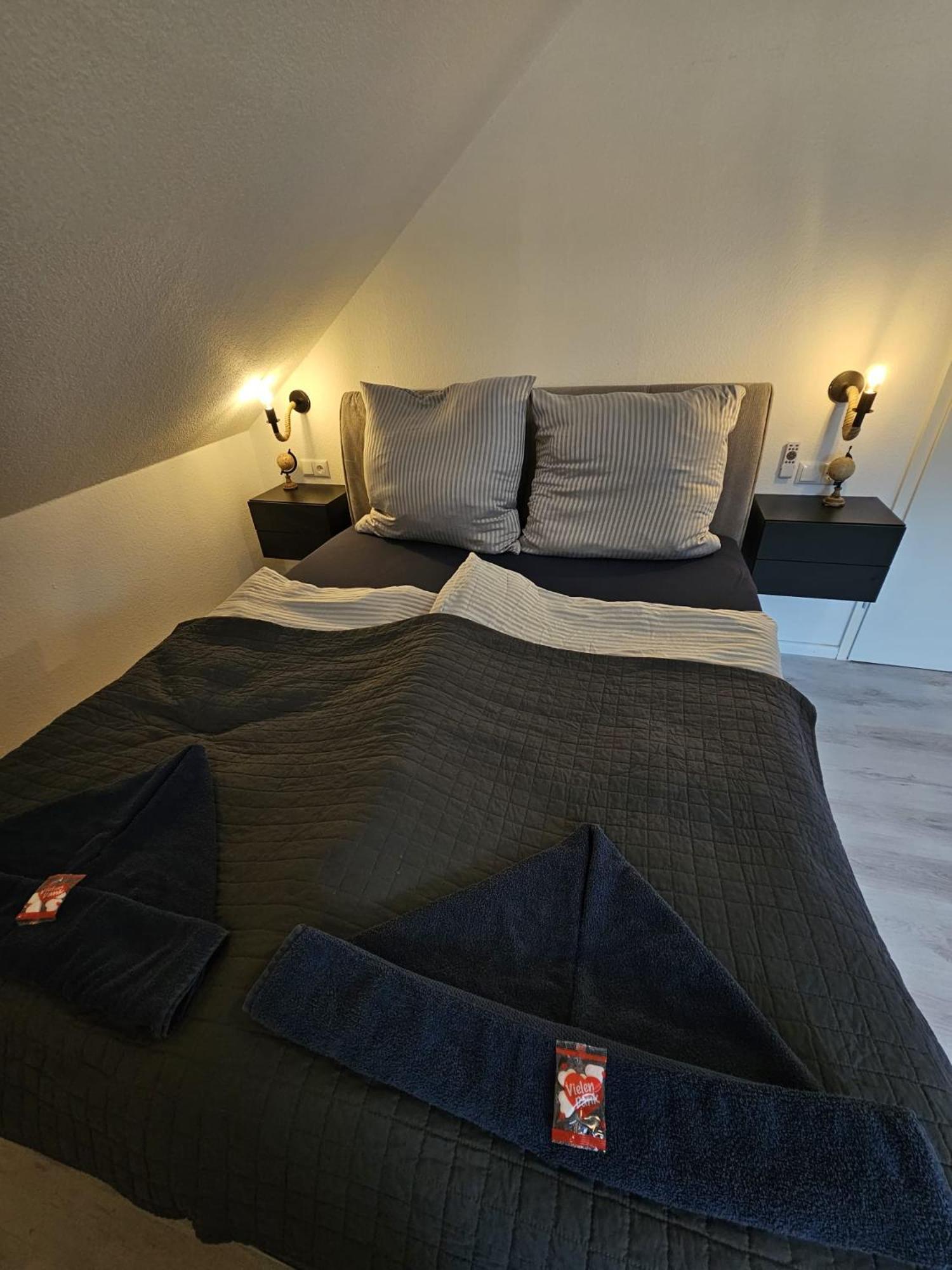 Tautraum Suite Mit Whirlpool Und Gruenem Ausblick Wilhelmshaven Exterior photo